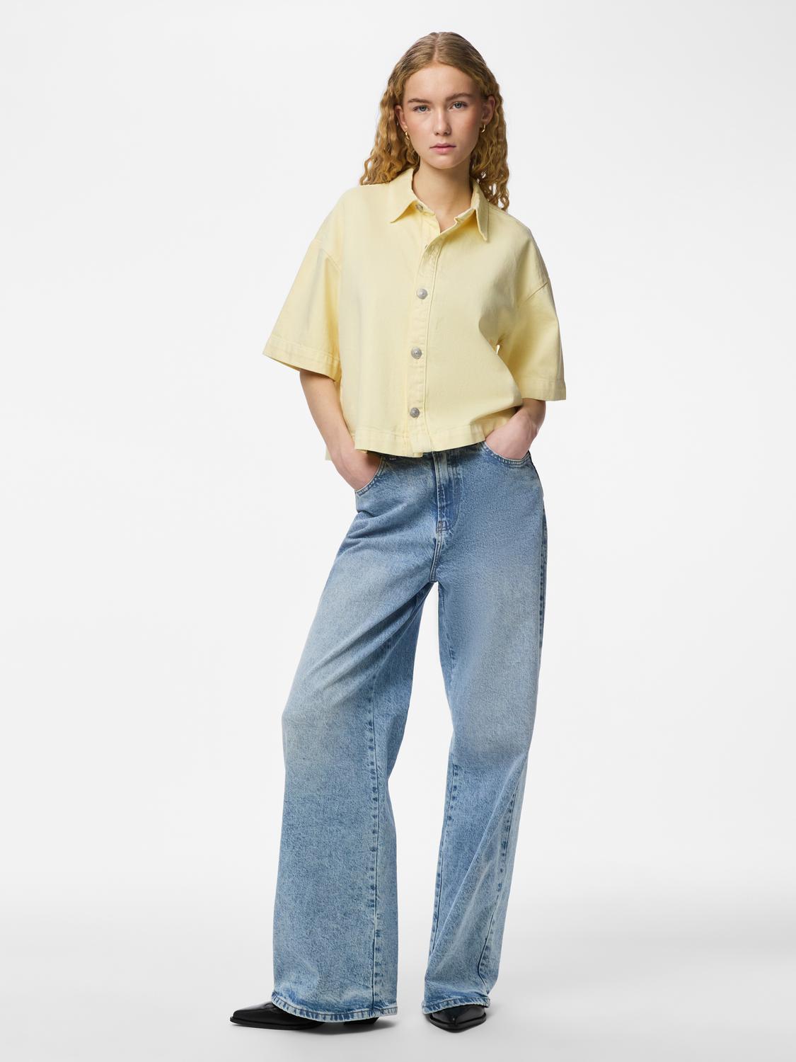 model_shot-front_full
